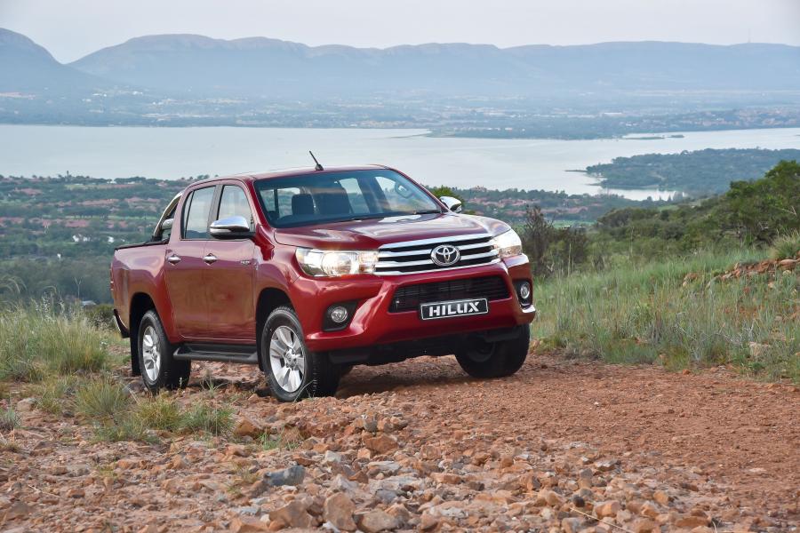 Toyota Hilux 4x4 Raider Double Cab 2016 года  (ZA) (фото 31 из 40)